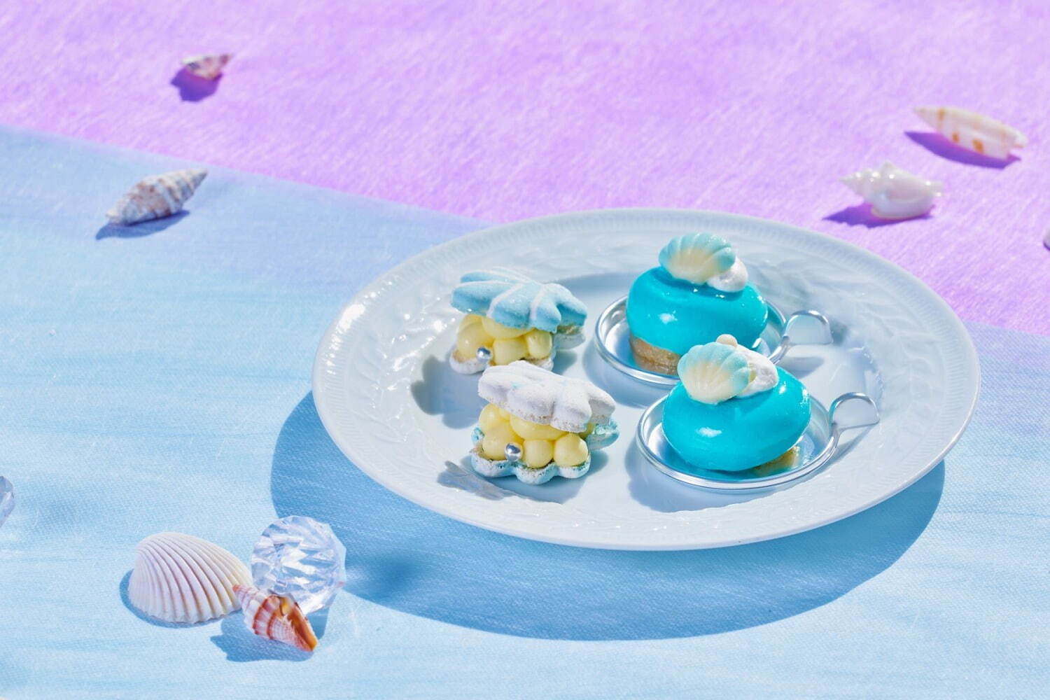 “海＆空”着想「マーメイドブルー アフタヌーンティー」横浜で、貝殻マカロンやメロンタルトなど夏果物で｜写真3